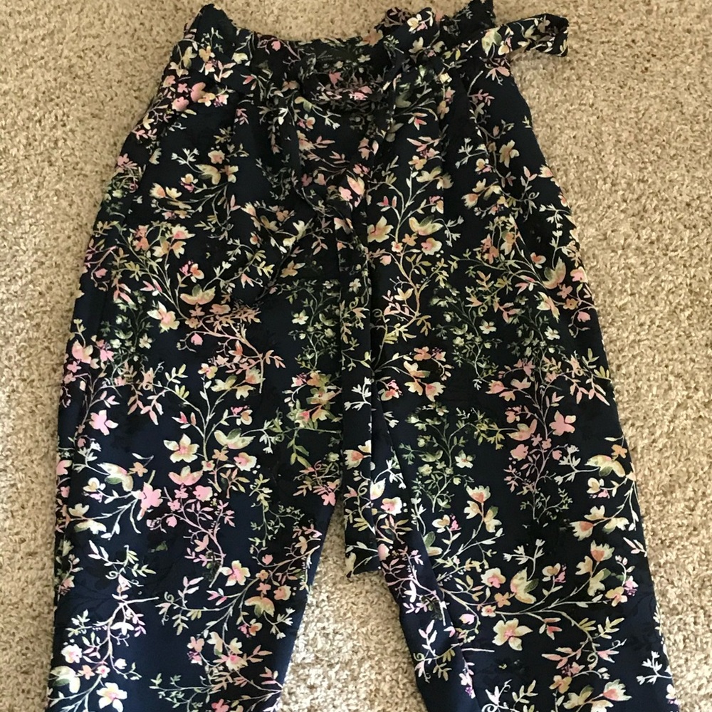 Boutique floral ankle length pants